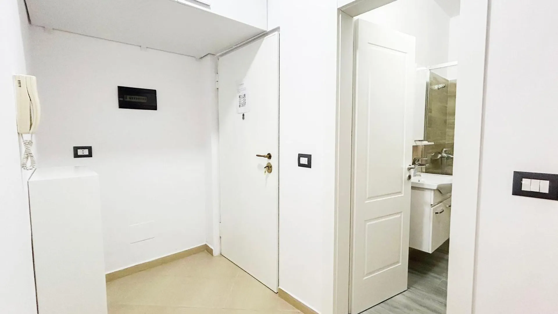 Two Bedrooms, Top Location 972 格勒姆 0*,  阿尔巴尼亚