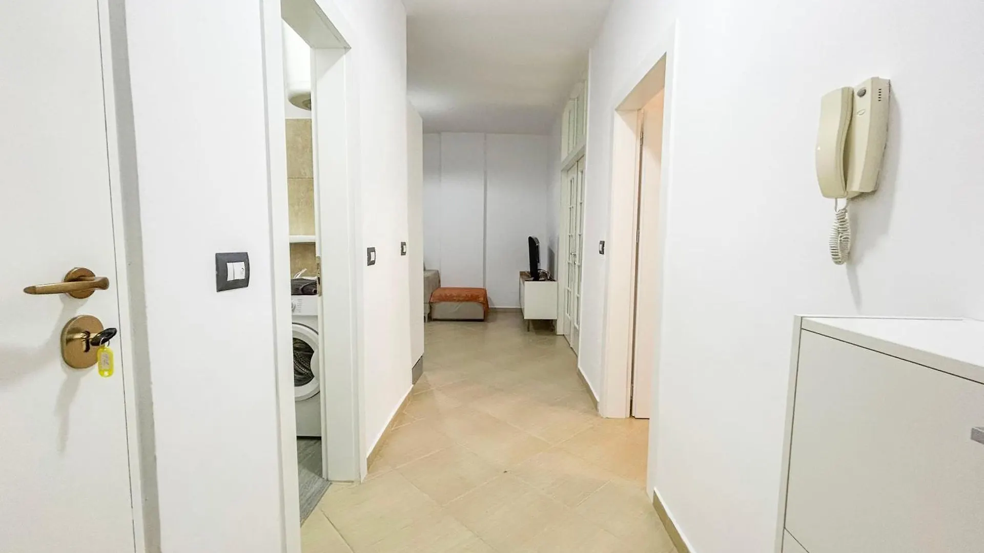 Two Bedrooms, Top Location 972 格勒姆