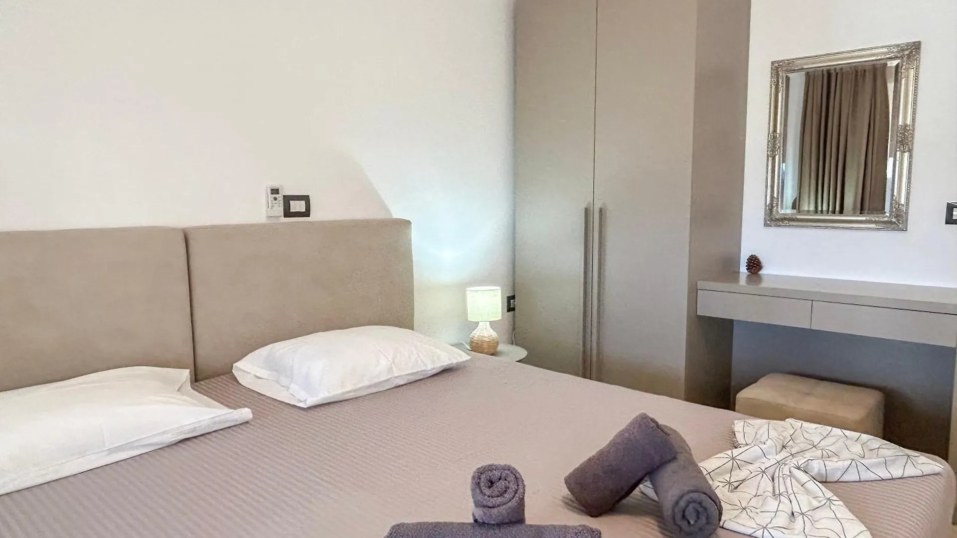Two Bedrooms, Top Location 972 格勒姆 0*,