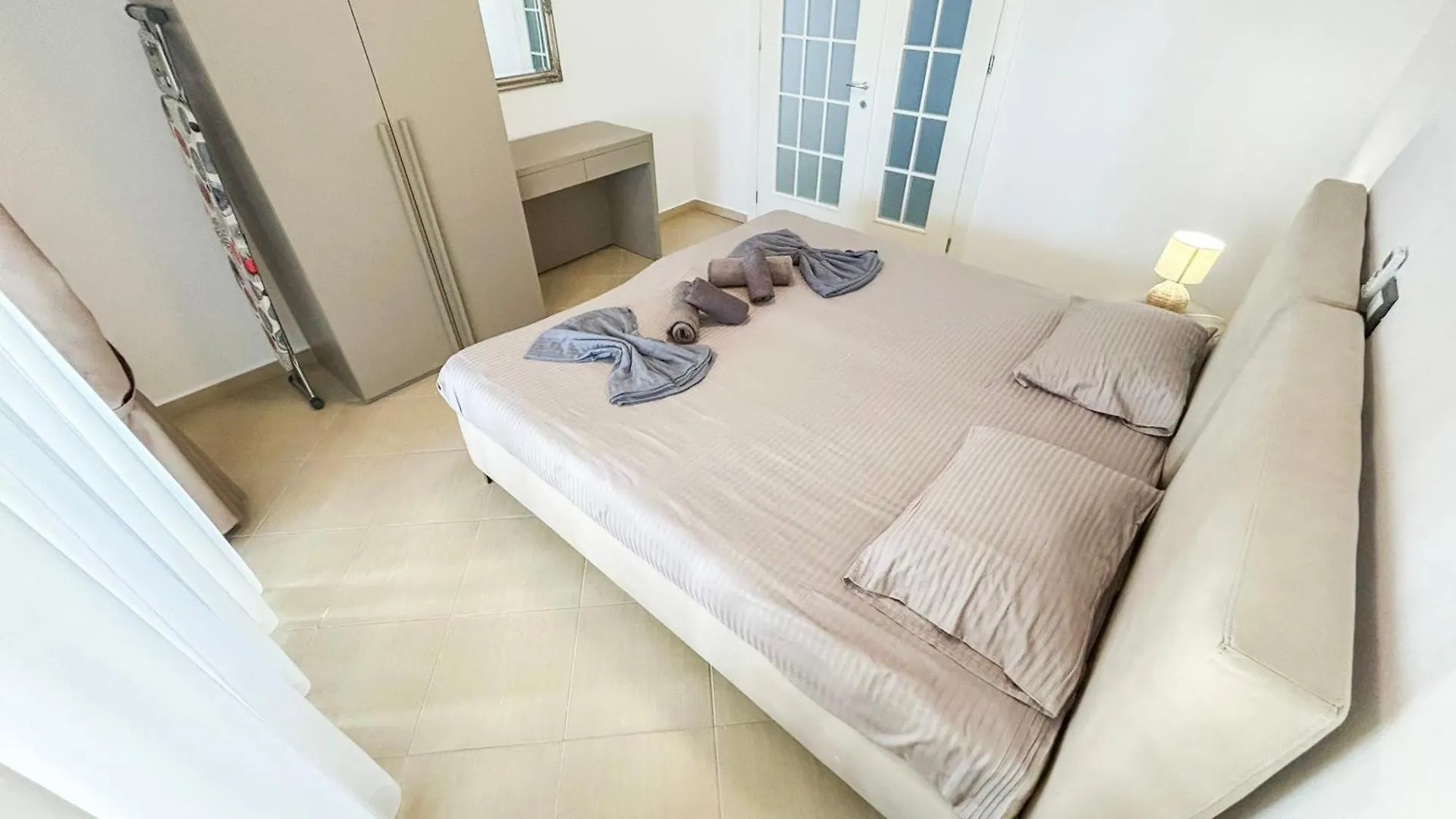 Two Bedrooms, Top Location 972 格勒姆 0*,  阿尔巴尼亚