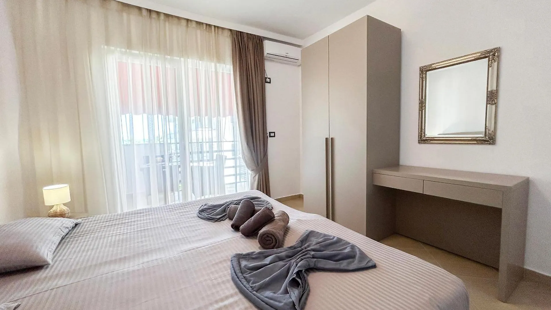 Two Bedrooms, Top Location 972 格勒姆 阿尔巴尼亚